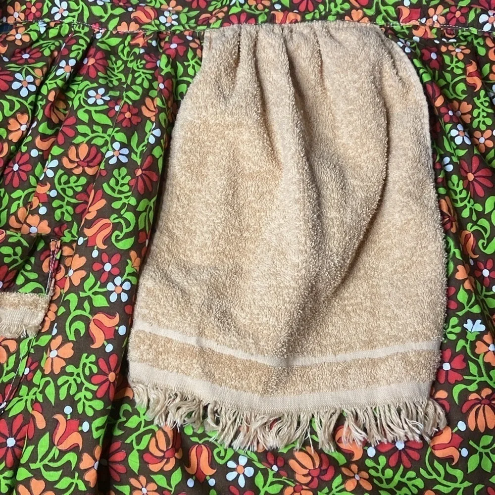 Vintage Handmade Apron Attached Towel Front Pocket Back Tie Green Orange Pink